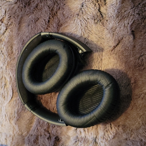 Nice Bose headphones  cannot beat the price - Picture 5 of 8